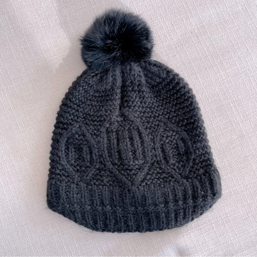 NWOT Surell Rabbit Fur Pom Pom Visor Slouchy Beanie